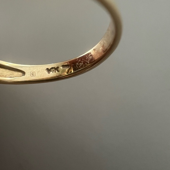 14K Yellow Gold & Black Onyx Large Oval Ring - Picture 9 of 10